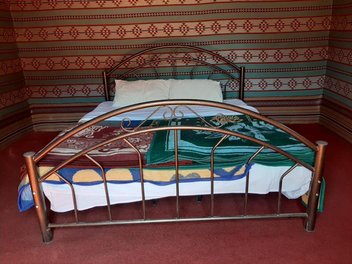 Bedouin Host Camp& With Tour Hotel Wadi Rum Exterior photo